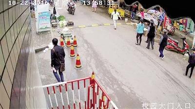 雙橋入室盜竊案，監(jiān)控視頻截圖紅圈處為犯罪嫌疑人。 本報記者 雷鍵 通訊員 葉文廣 攝